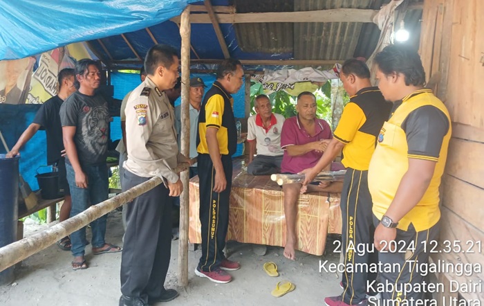 Menderita Penyakit Menahun, Kapolsek Tanah Pinem Kunjungi Warga dan Serahkan Bantuan